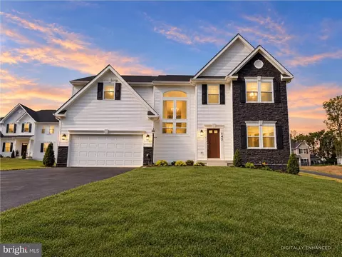 143 Hillsdale Dr, Fredericksburg, VA 22405