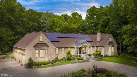 40 Holly Tree Ln, Fredericksburg, VA 22405