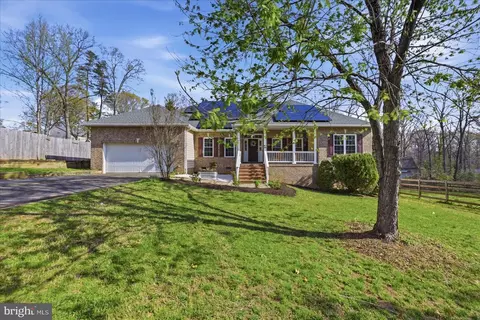 1104 Columbus Dr, Stafford, VA 22554