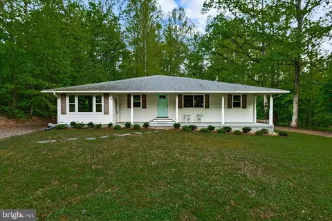 70 Hidden Lake Dr, Stafford, VA 22556