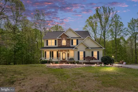 153 Nottingham Dr, Fredericksburg, VA 22406