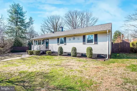 33 Blair Rd, Fredericksburg, VA 22405