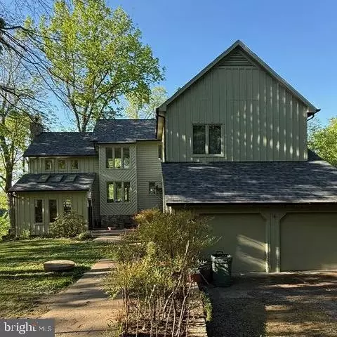 379 Wood Landing Rd, Fredericksburg, VA 22405