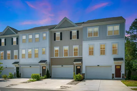429 Snowberry Ln, Fredericksburg, VA 22405