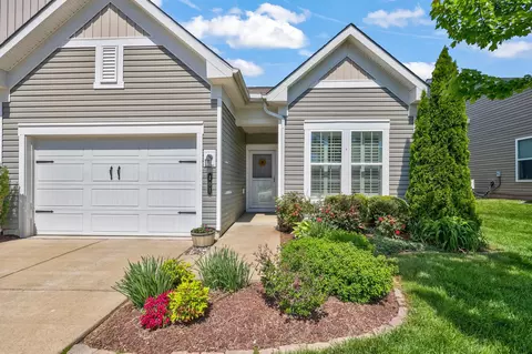201 Long Point Dr, Fredericksburg, VA 22406