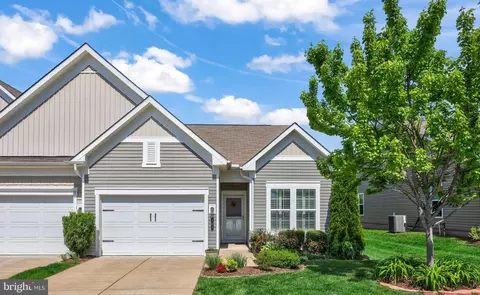201 Long Point Dr, Fredericksburg, VA 22406