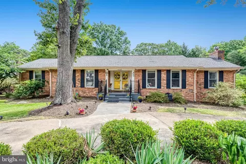 1208 Washington Dr, Stafford, VA 22554