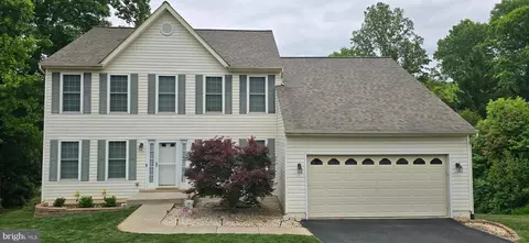5 Oliver Ct, Fredericksburg, VA 22406