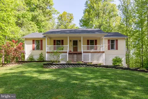 19 Cannon Knolls Dr, Fredericksburg, VA 22406