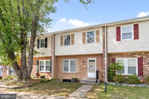 202 Overlook Ct, Fredericksburg, VA 22405