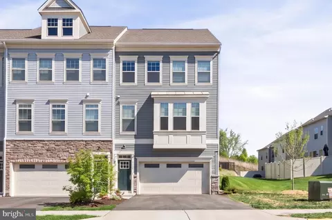 1210 Creek Bank Dr, Stafford, VA 22554
