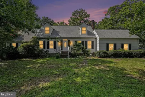 2 Lord Fairfax Dr, Fredericksburg, VA 22405
