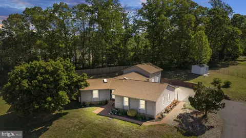 2 Quail Run Dr, Stafford, VA 22554