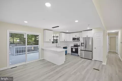 9 W Briar Dr, Stafford, VA 22556