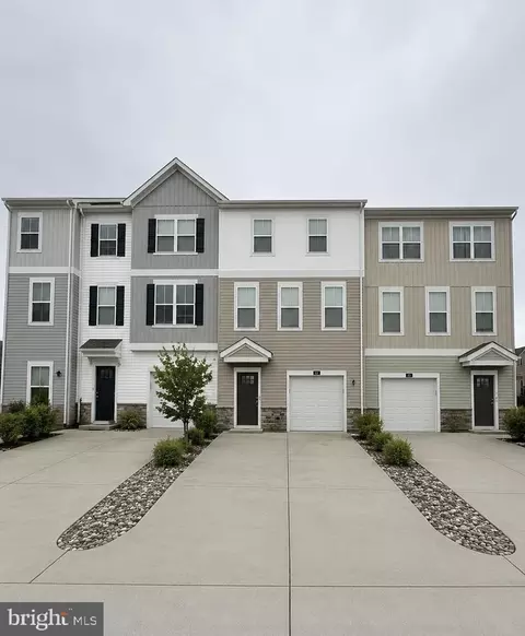 402 Honeyberry Ln, Fredericksburg, VA 22405