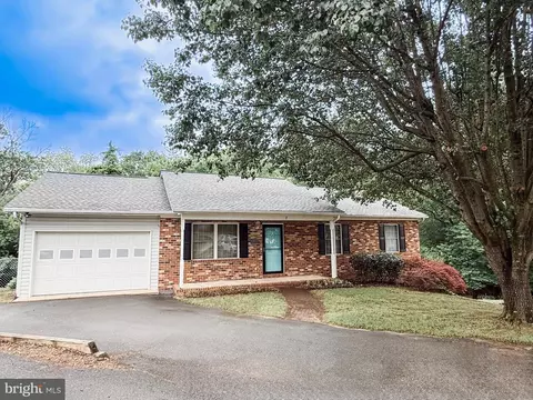 7 Payton Ct, Fredericksburg, VA 22405