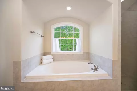 Bath - 64 Macgregor Ridge Rd, Stafford, VA 22554 photo 5 of 6