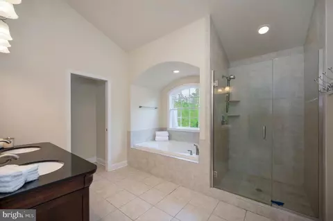 Bath - 64 Macgregor Ridge Rd, Stafford, VA 22554 photo 3 of 6