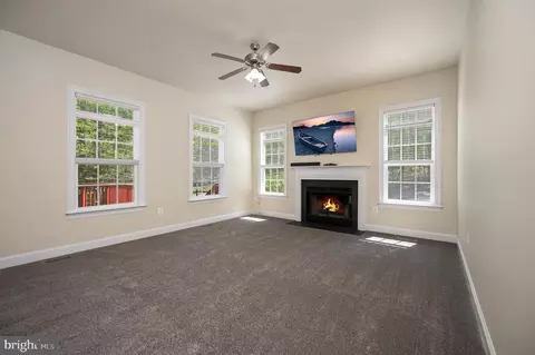 Living - 64 Macgregor Ridge Rd, Stafford, VA 22554 photo 6 of 10