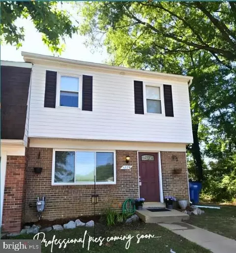 1229 Thomas Jefferson Pl, Fredericksburg, VA 22405