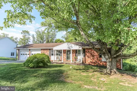 573 Melchers Dr, Fredericksburg, VA 22405