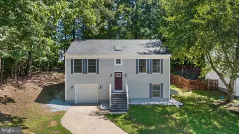 14 Glendale Dr, Stafford, VA 22556