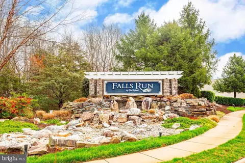 12 Hanover Dr, Fredericksburg, VA 22406