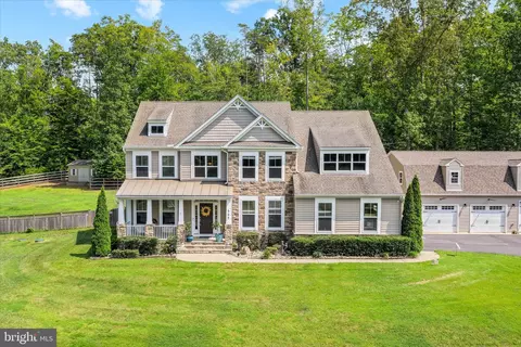 345 Long Meadow Dr, Fredericksburg, VA 22406