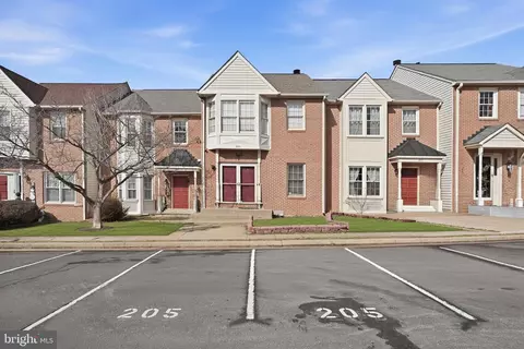 205 Braemar Pl, Fredericksburg, VA 22405