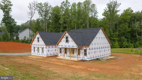 38 Dahlia Ln, Fredericksburg, VA 22406