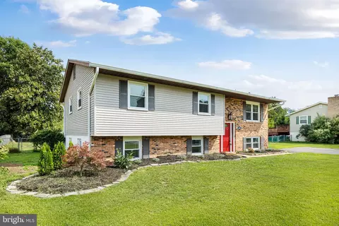 2 Wynngate Ct, Fredericksburg, VA 22405