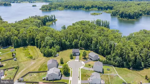 89 Charter Gate Dr, Fredericksburg, VA 22406