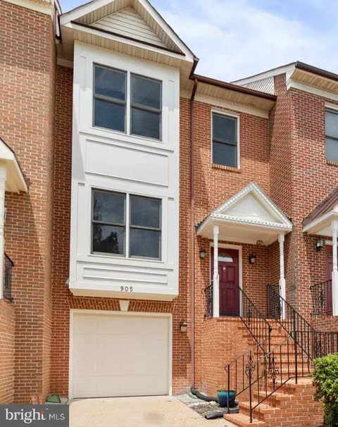905 Shaw Ct, Fredericksburg, VA 22405