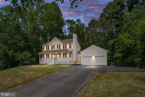4 Cannon Knolls Dr, Fredericksburg, VA 22406