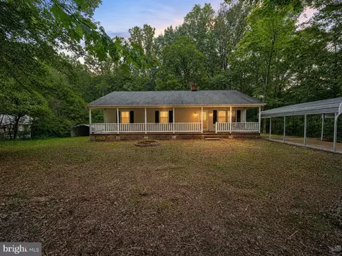 22 Winslow Rd, Fredericksburg, VA 22406