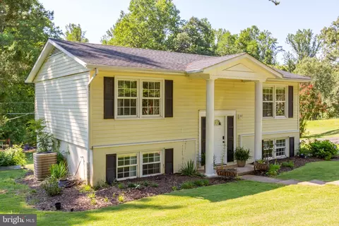 665 Holly Corner Rd, Fredericksburg, VA 22406