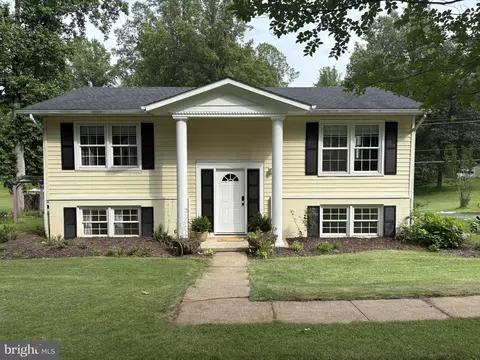 665 Holly Corner Rd, Fredericksburg, VA 22406