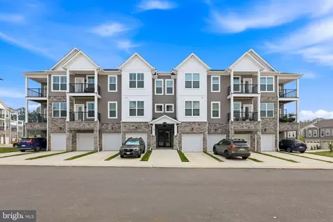 19 Artemisia Way #301, Stafford, VA 22554