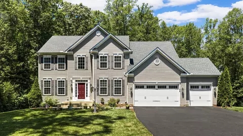 196 Mcpherson Dr, Fredericksburg, VA 22406