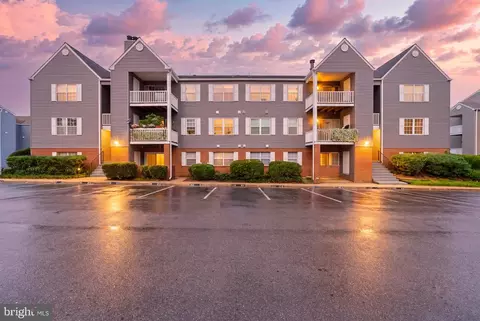 200 Grosvenor Ln #82, Stafford, VA 22556