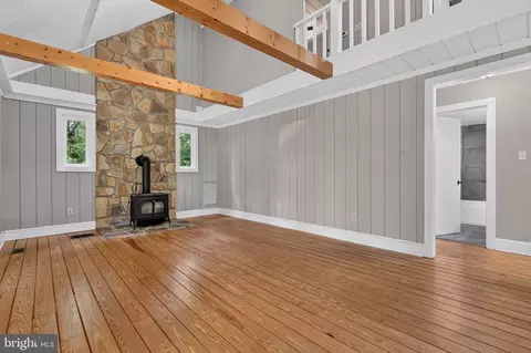 5 Huntington Dr, Fredericksburg, VA 22405