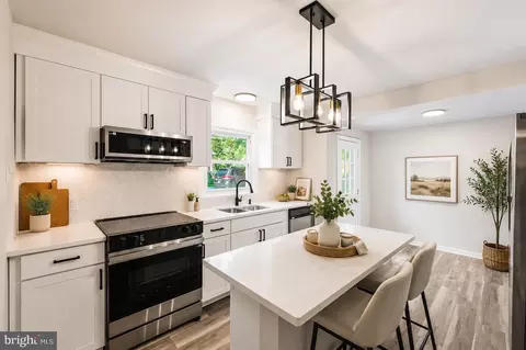 31 Kelley Rd, Fredericksburg, VA 22405
