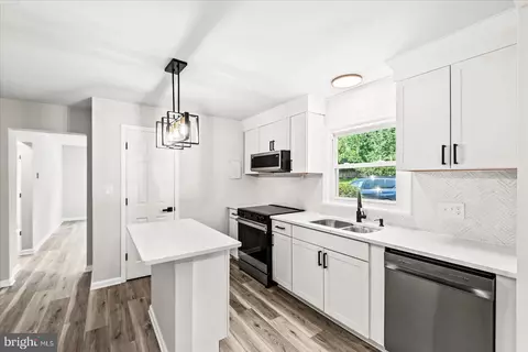 31 Kelley Rd, Fredericksburg, VA 22405