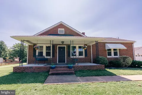 1236 Mountain View Rd, Fredericksburg, VA 22406