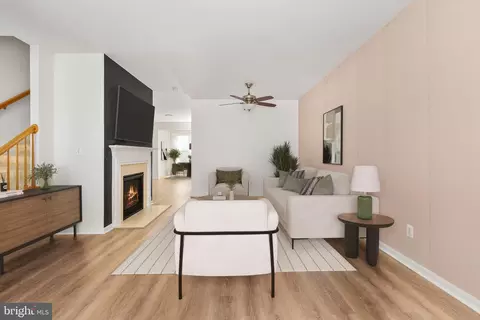 811 Carnaby St, Stafford, VA 22554
