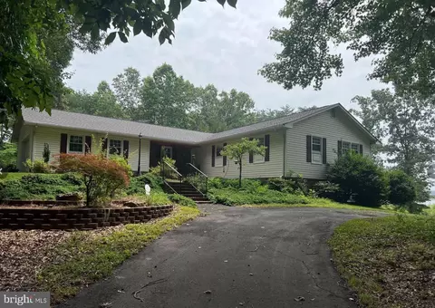 512 W Rocky Run Rd, Fredericksburg, VA 22406