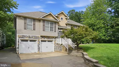 228 Greenbank Rd, Fredericksburg, VA 22406