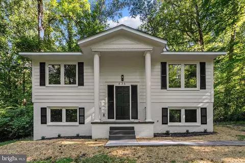636 Holly Corner Rd, Fredericksburg, VA 22406