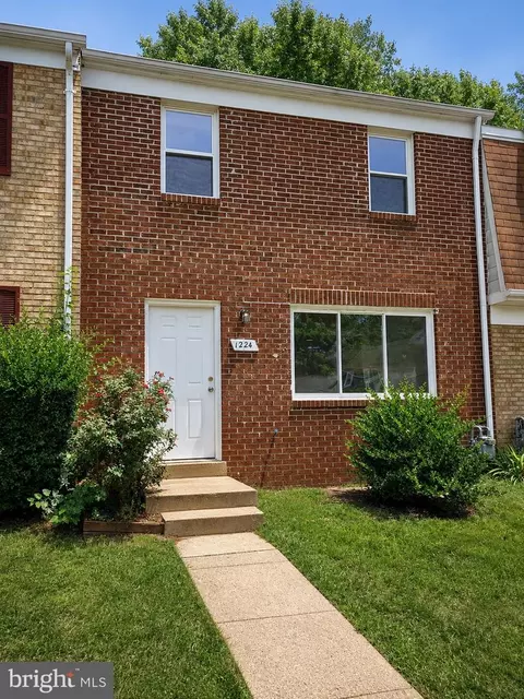 1224 Thomas Jefferson Pl, Fredericksburg, VA 22405