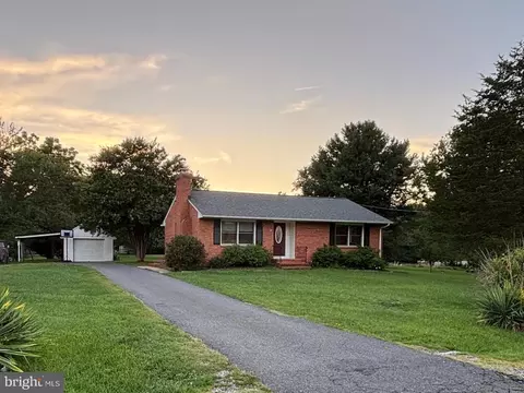 28 Manse Rd, Fredericksburg, VA 22406